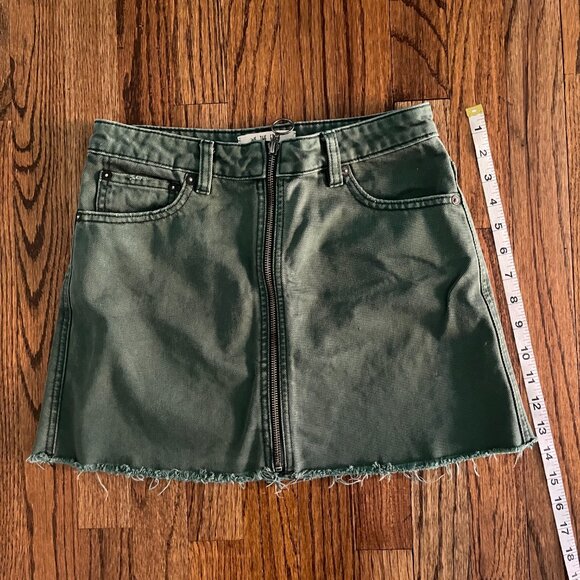 Free People Women's Green Faded Denim Skirt, zipper in front raw hem Size S - Picture 5 of 7